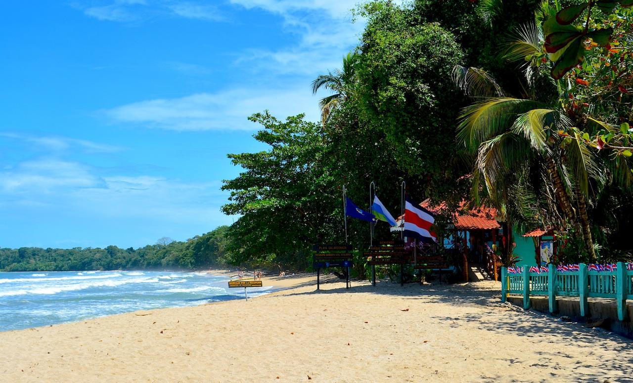 Secret Garden Hotel Cahuita Exterior photo